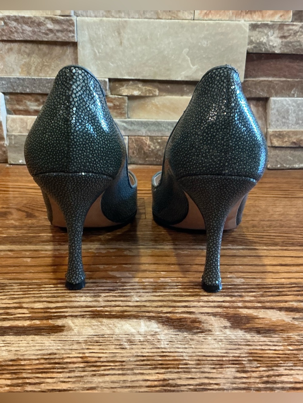Manolo Blahnik Silver Stingray-Texture Pointed Toe Pumps - Picture 5 of 10